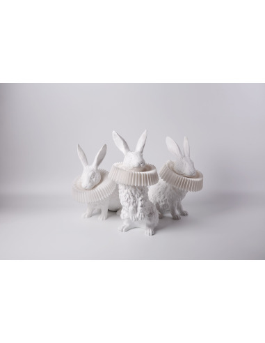 Lampe à poser Rabbit debout en résine blanche en forme de lapin par Haoshi