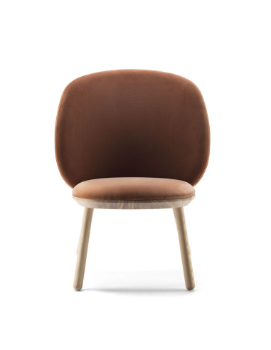 Fauteuil Naïve Low Chair en velour au design scandinave par etc.etc. x Emko