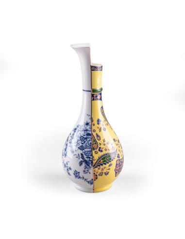 Vase hybride Chunar en porcelaine par CTRLZACK x Seletti