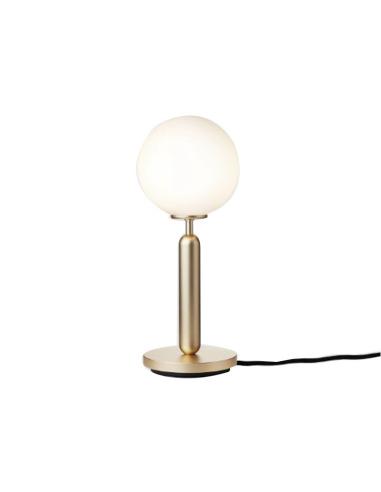 Lampe à poser Miira base en métal avec abat-jour en verre soufflé opale au design contemporain par Sofie Refer x Nuura