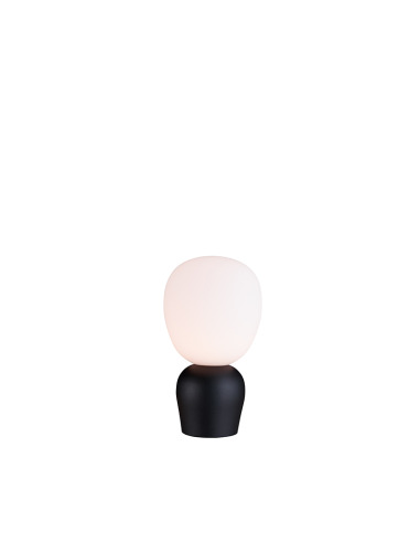 Lampe à poser Buddy en métal noir avec abat-jour en verre opale au design contemporain par Joakim Fihn x Belid