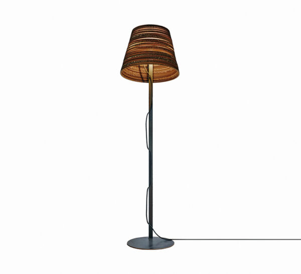 Lampe papier et carton : suspensions et luminaires Lampadaire design en carton recyclé Tilt floor Scraplights par Graypants