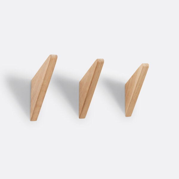 Patère murale Woody 3 — forme de pointe en bois naturel