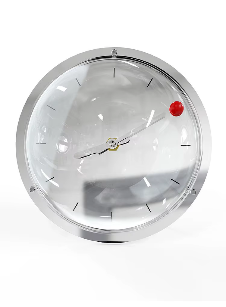 Horloge design globe en verre bombé avec support de table inclus, cadre chrome et marqueur rouge sur fond blanc