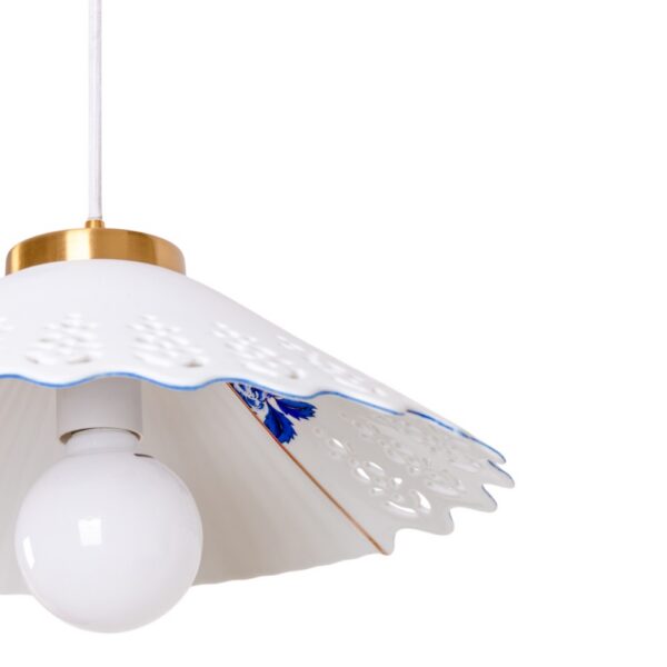 Suspension Seletti Hybrid Vepira en porcelaine décorés, style fusion Est-Ouest.