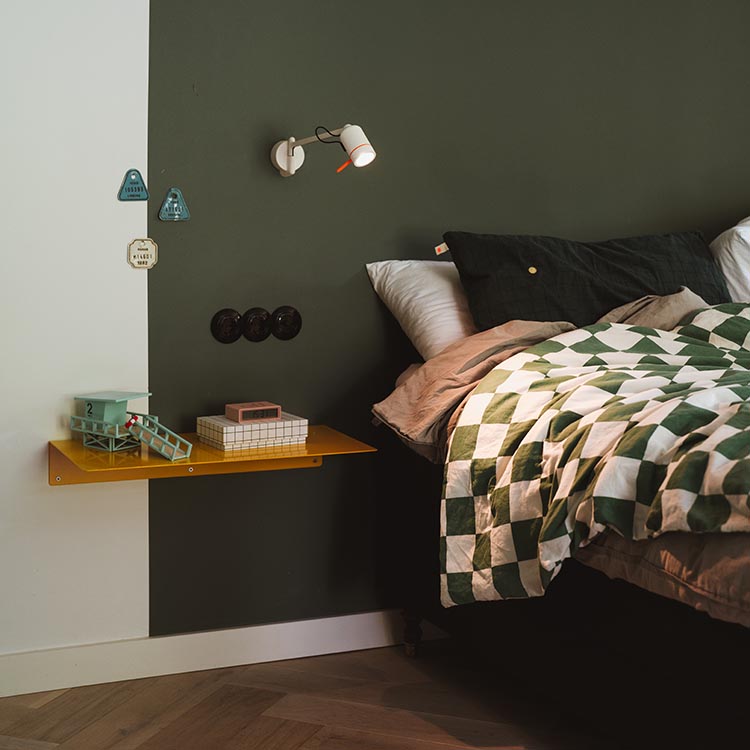 La collection ONE de la marque Tonone qui révolutionne le monde de l'éclairage Applique murale ONE + Wall au design minimaliste par Anton de Groof X Tonone