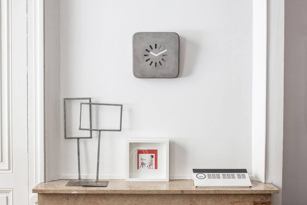 5 horloges design pour une décoration murale tendance Lyon béton