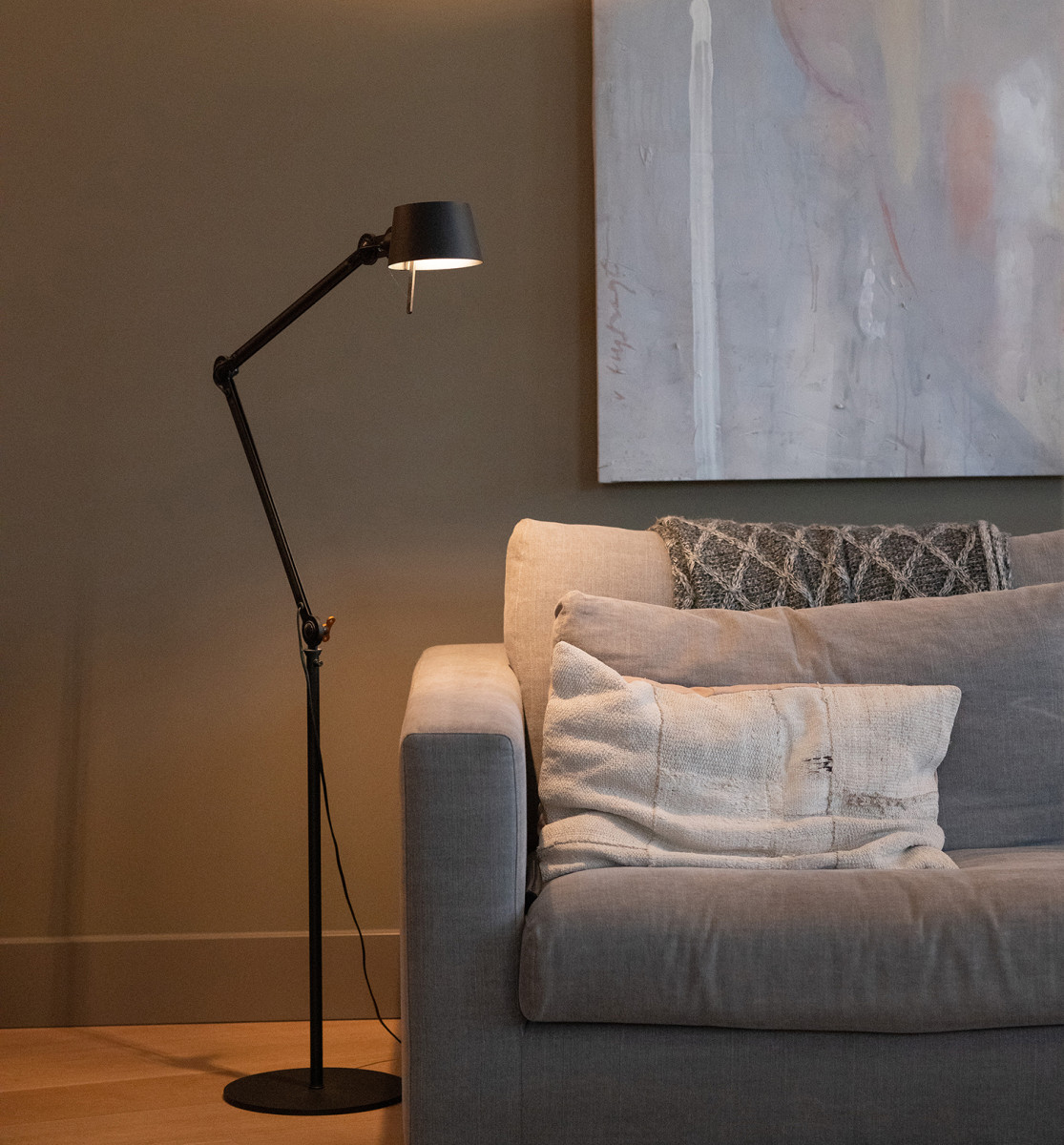 Tonone : L'élégance intemporelle alliée à une innovation audacieuse Lampadaire Bolt Tonone