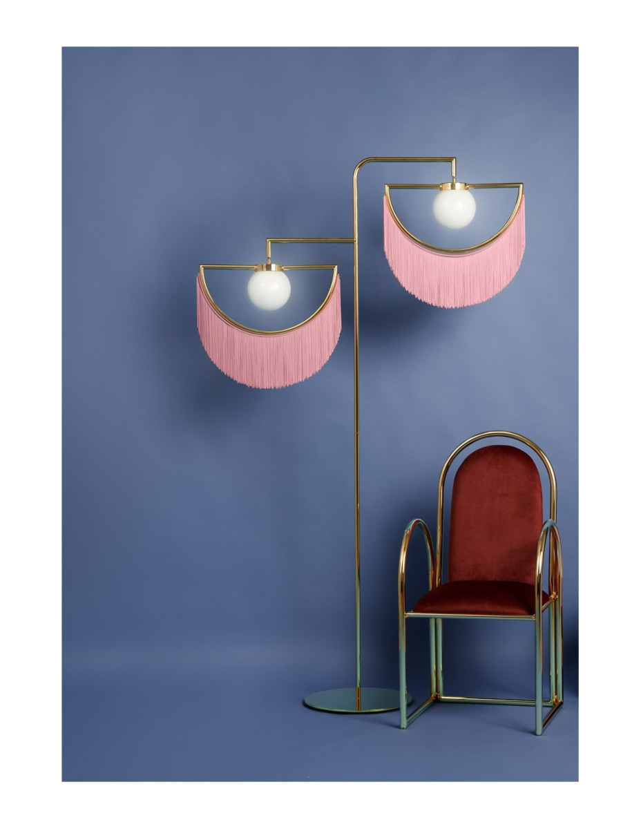 Luminaires design pour grande hauteur sous plafond | Otoko.fr Une image contenant texte, mur, intérieur, tableDescription générée automatiquement