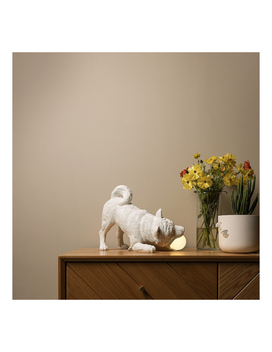 Sélection de luminaires design pour une ambiance chaleureuse et élégante | Otoko Une image contenant murDescription générée automatiquement