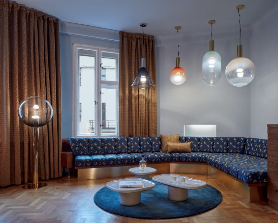Découvrez Bomma : Artisanat et Design Contemporain en Verre Tchèque sur Otoko.fr Suspension Phenomena S sphere par Dechem Studio x Bomma