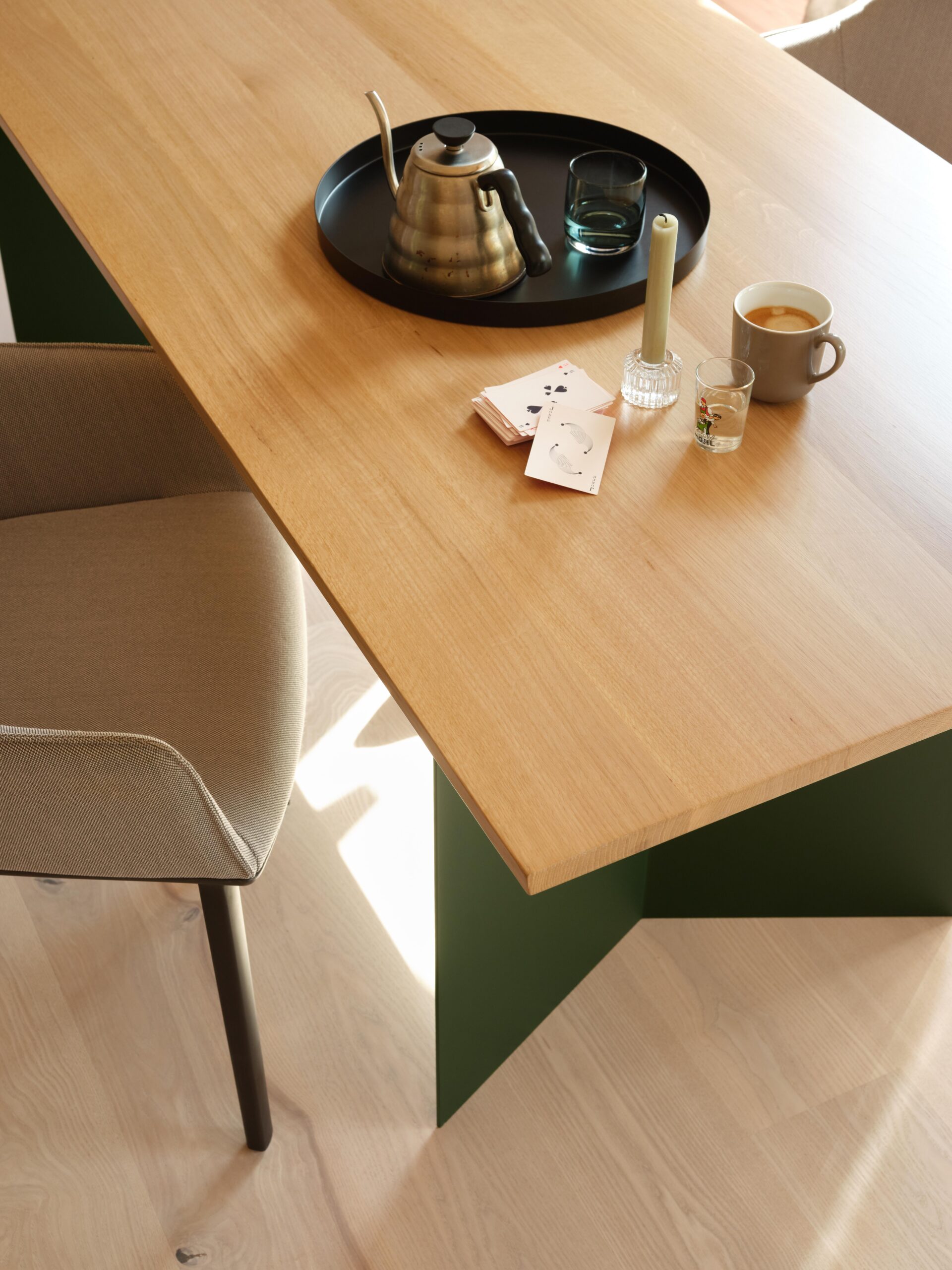 Table design FOLD en bois massif par le Studio Hausen Table FOLD x Hausen_L IMG2