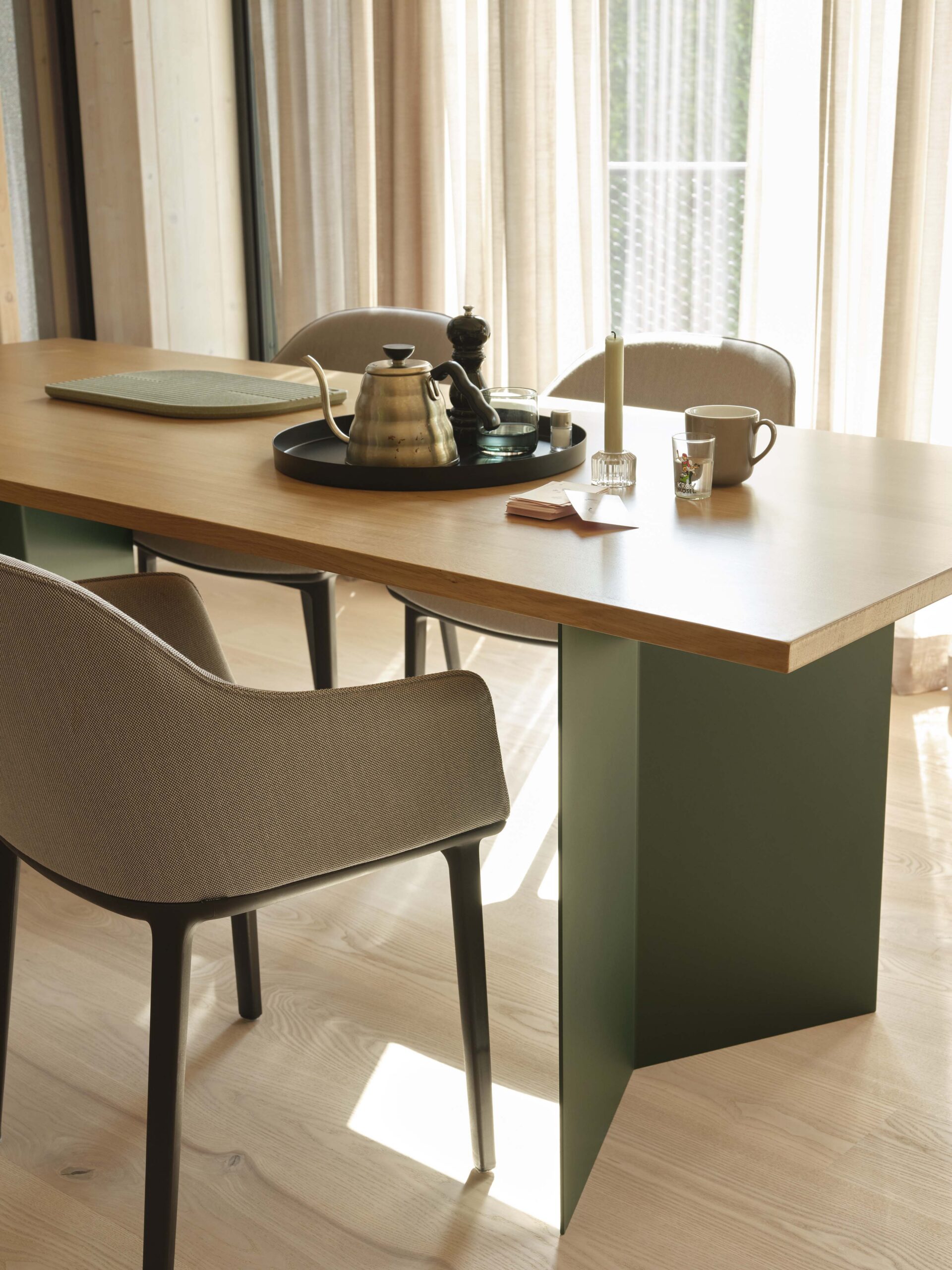 Table design FOLD en bois massif par le Studio Hausen Table FOLD x Hausen_L img3