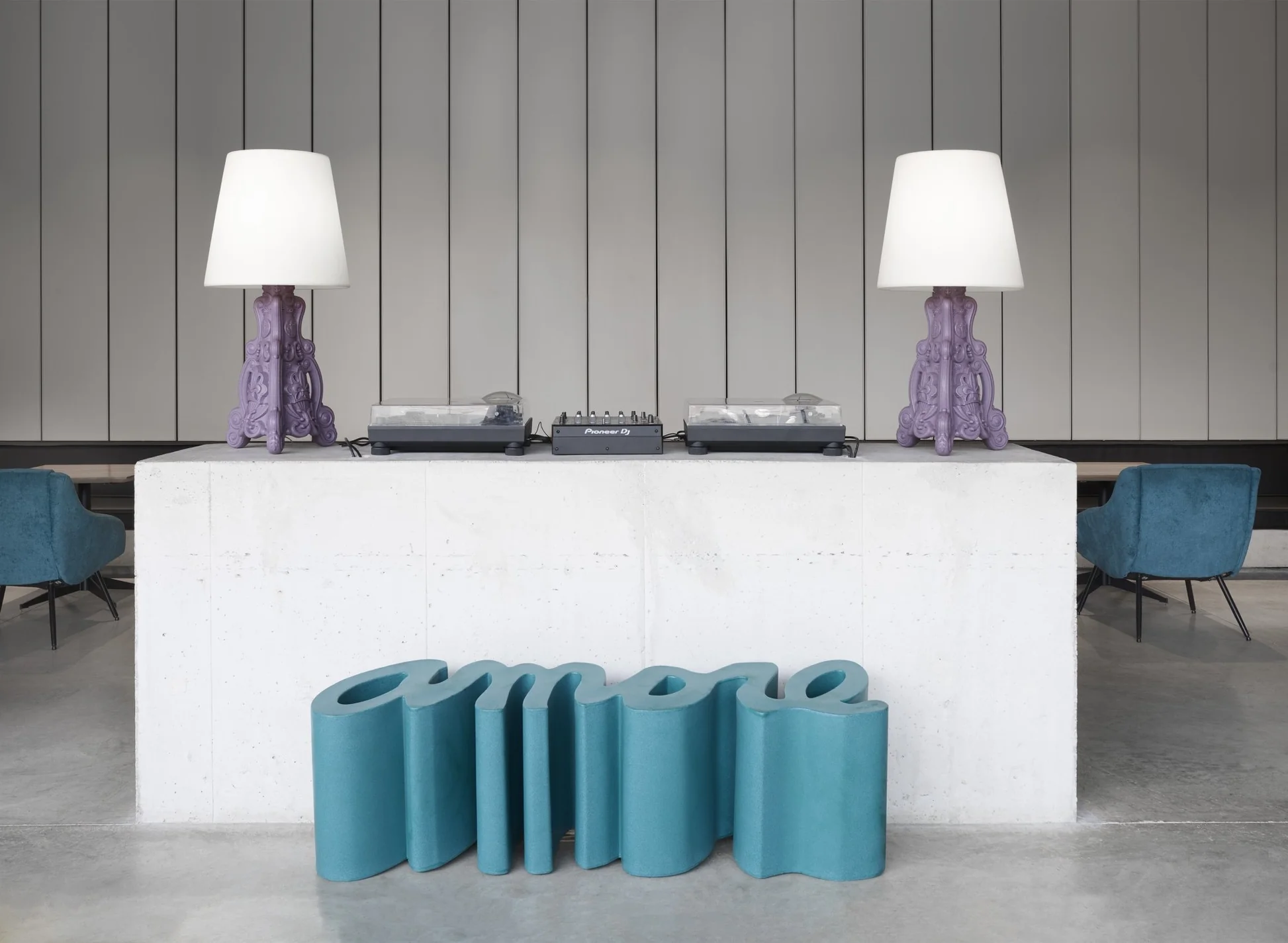 Banc Amore Slide design