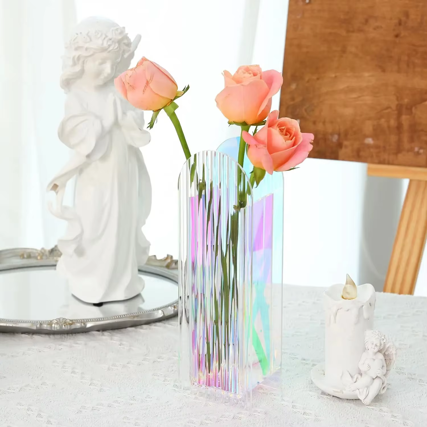 Vase acrylique Iridescent Arche au Design Bohème & Reflets Lumineux Pavao Studio Vase acrylique Iridescent Arche au Design Bohème & Reflets Lumineux Pavao Studio – Image 7