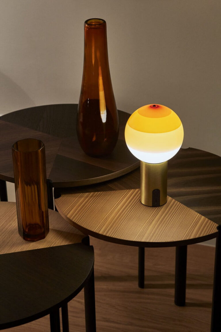 Comment bien éclairer une pièce: guide et conseils d'experts lampe-a-poser-design-contemporain-marset