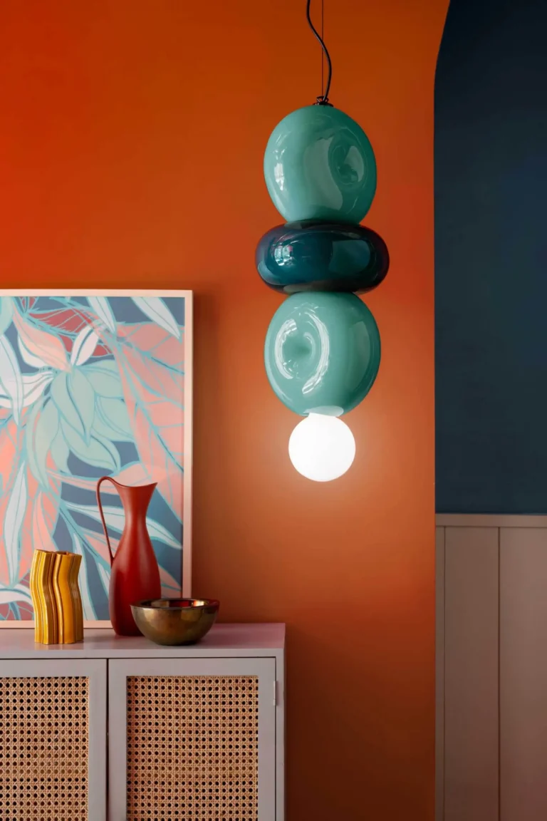 Comment bien éclairer une pièce: guide et conseils d'experts suspension-design-moderne-luminaire-plafond