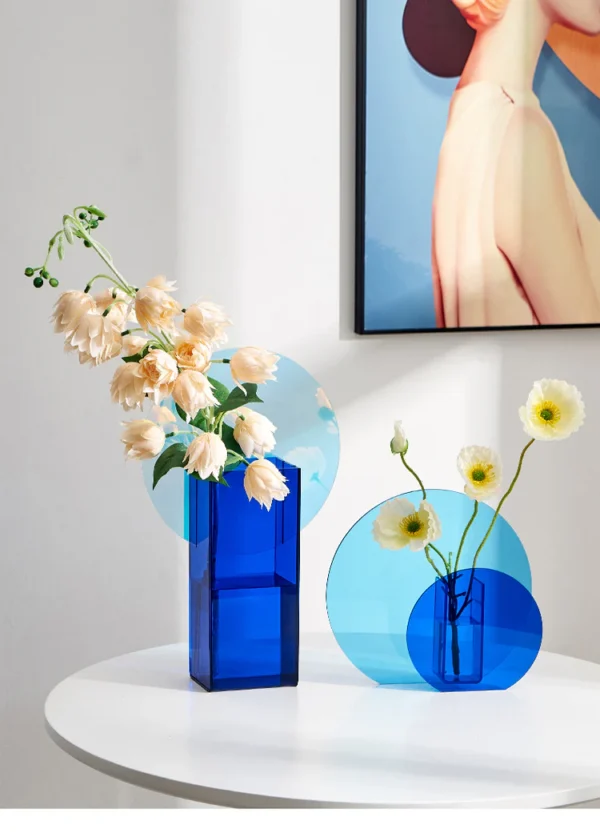 Vase Acrylique Bleu Cobalt et Bleu ciel | Design Rétro Géométrique Pavao Studio – vue 2