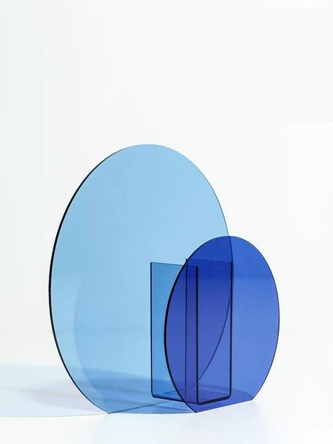 Vase Acrylique Bleu Cobalt et Bleu Ciel Rond | Design Rétro Géométrique Pavao Studio Vase Acrylique Bleu Cobalt et Bleu Ciel Rond | Design Rétro Géométrique Pavao Studio – Image 4
