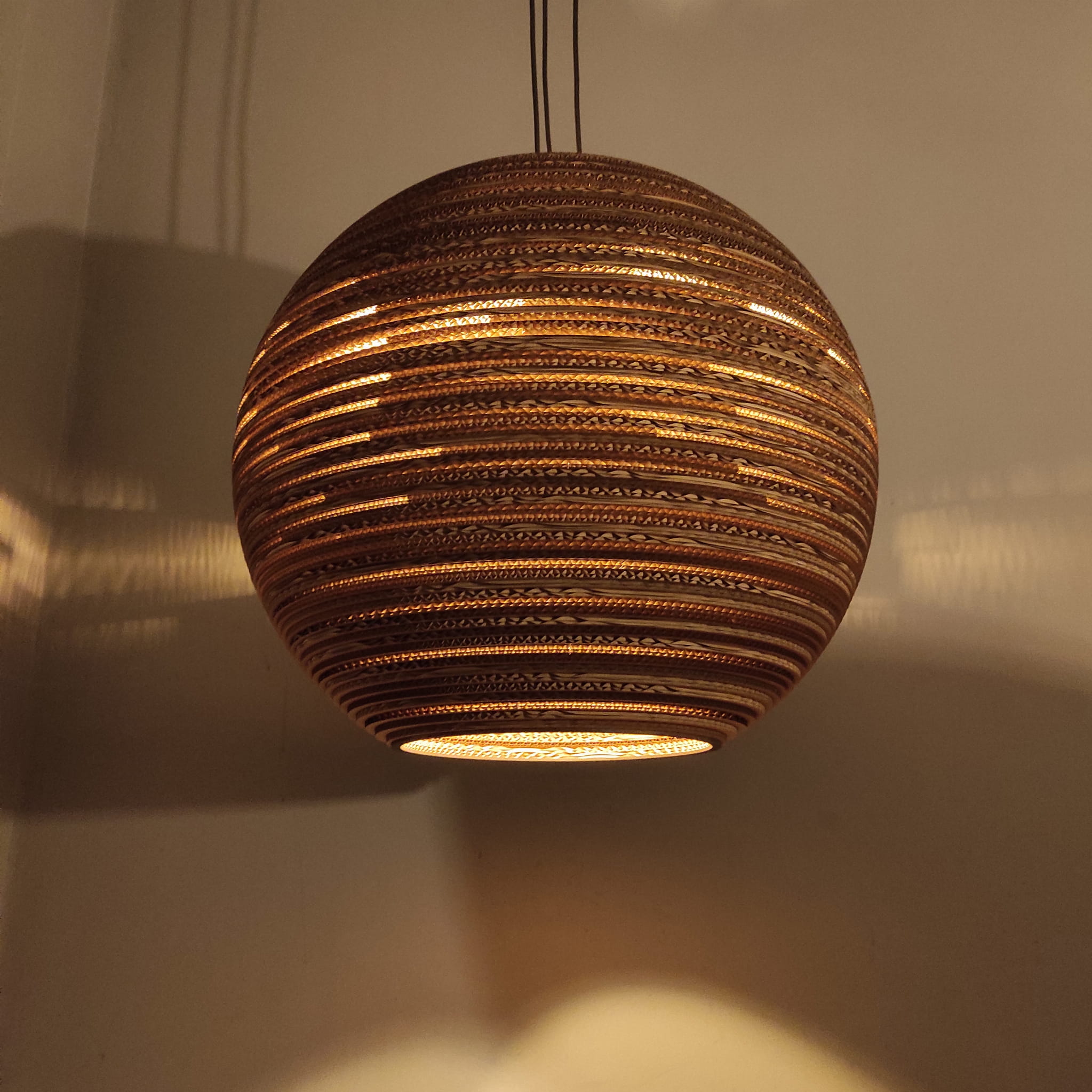 Suspension en carton Sfera - Luminaire carton design SOOA Design Suspension en carton Sfera - Luminaire carton design SOOA Design – Image 3