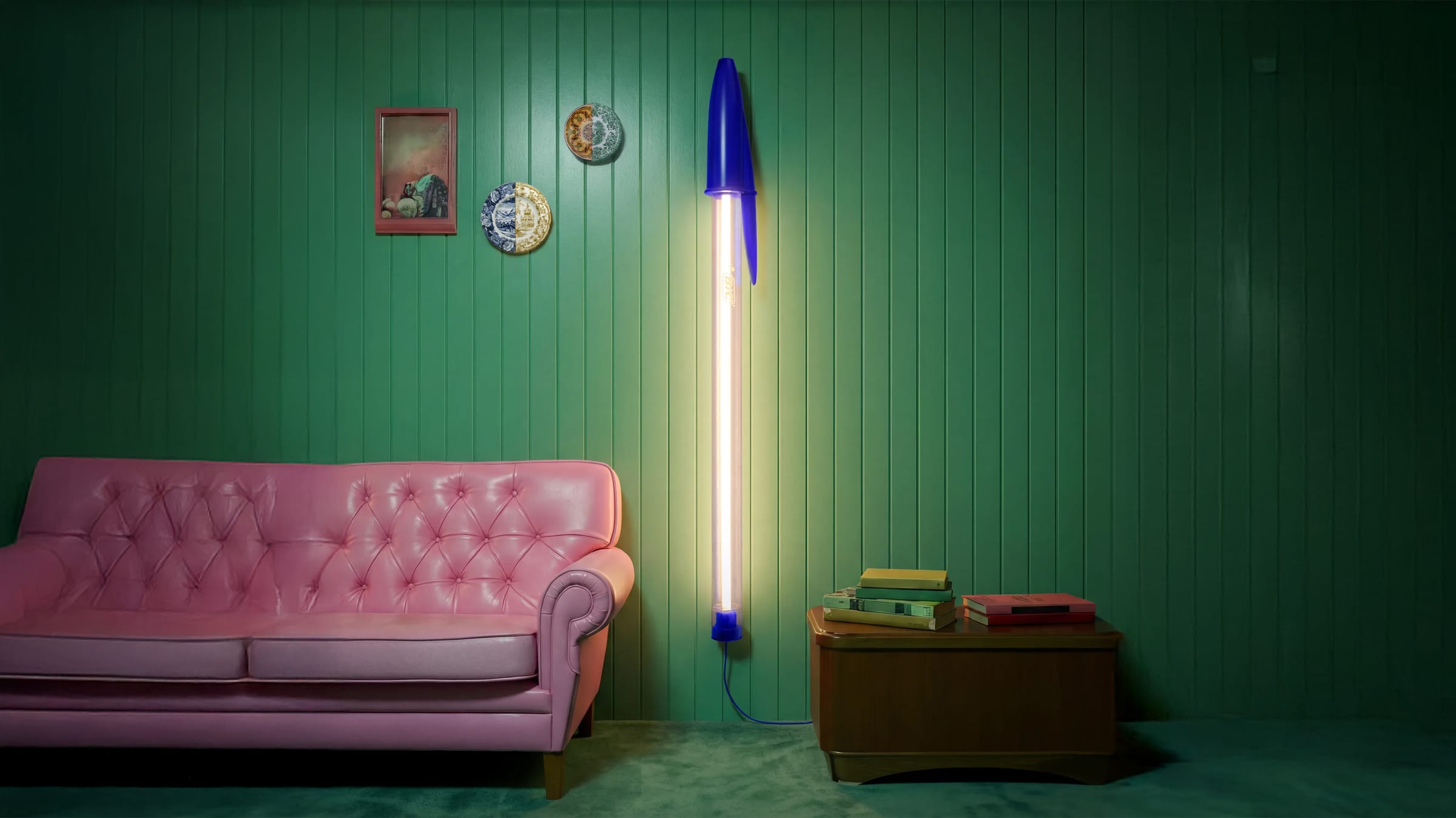 Lampe Seletti Bic allumée – objet design pop et lumineux