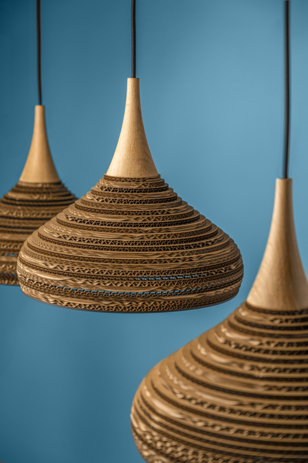Lampe papier et carton : suspensions et luminaires Suspension CONE avec détail en bois, carton recyclé, design minimaliste et écologique