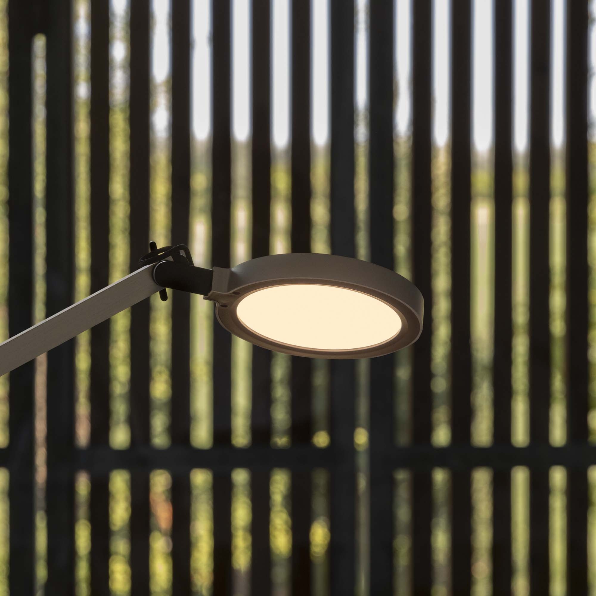 Lampe à poser Futura moderne avec bras ajustable par Ideal Lux Lampe à poser Futura moderne avec bras ajustable par Ideal Lux – Image 7