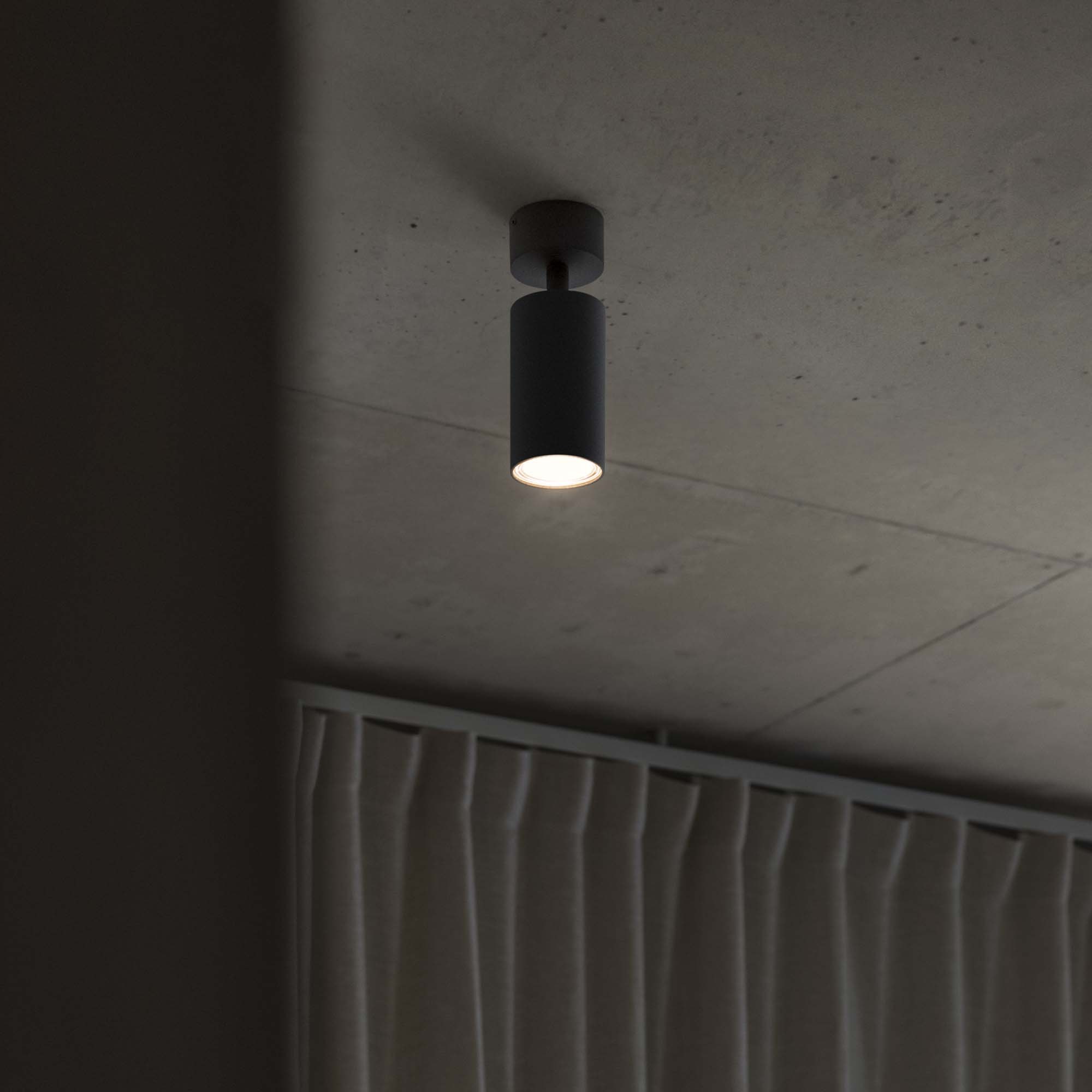 Plafonnier Dynamite Spot Rond Orientable avec base linéaire par Ideal Lux Plafonnier Dynamite Spot Rond Orientable avec base linéaire par Ideal Lux – Image 4