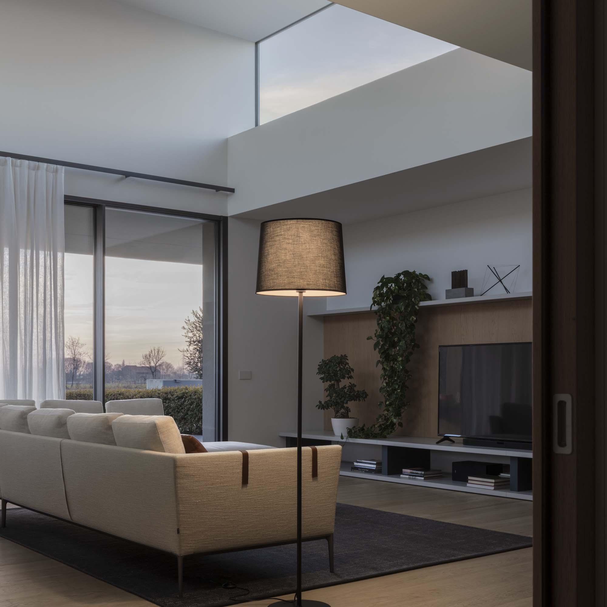 Lampadaire Set Up design modulable avec prise USB par Ideal Lux Lampadaire Set Up design modulable avec prise USB par Ideal Lux – Image 5