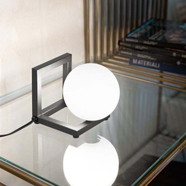 Lampe à poser Angolo à structure angulaire en métal par Ideal Lux – vue 2