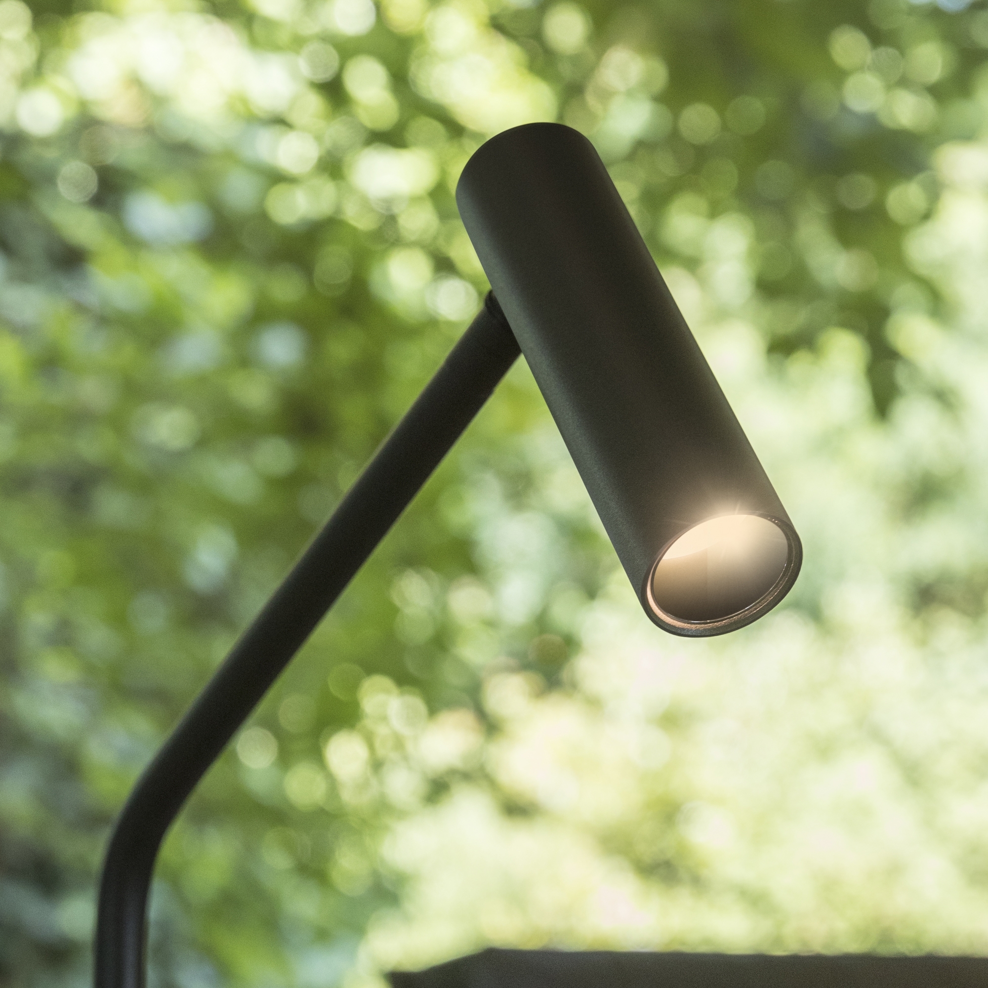 Lampe à poser Easy design épuré avec spot orientable par Ideal Lux Lampe à poser Easy design épuré avec spot orientable par Ideal Lux – Image 4