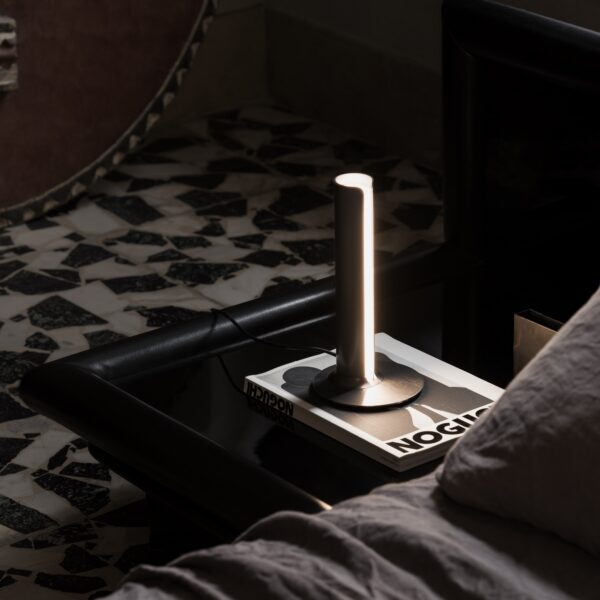 Lampe à poser Dorica LED minimaliste avec variateur par Ideal Lux – vue 2
