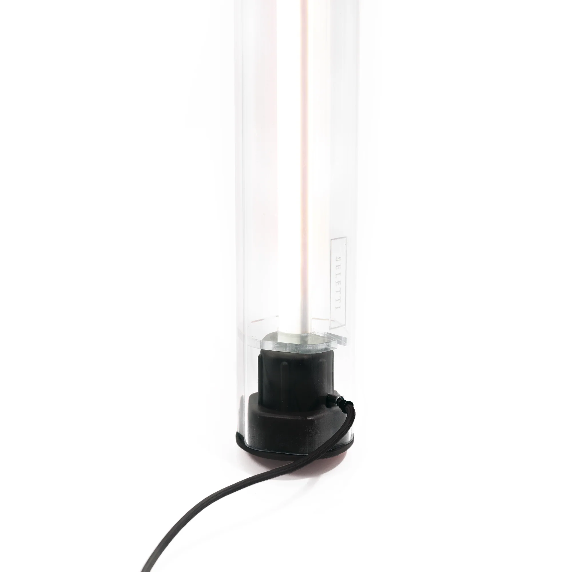 Lampe BIC – Seletti x BIC | Design Mario Paroli Zoom sur le pied du lampadaire Bic de la marque Seletti
