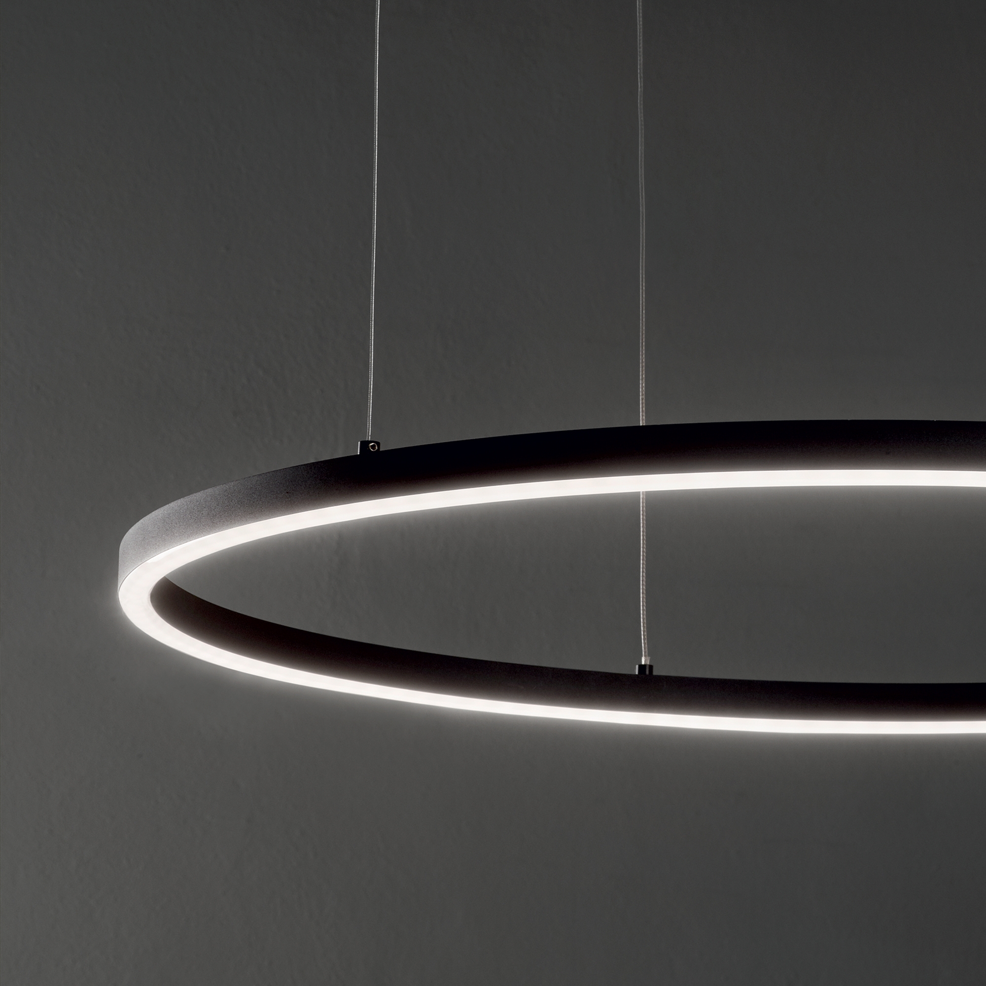Suspension Oracle Slim LED Anneau Fin en Aluminium par Ideal Lux Suspension Oracle Slim LED Anneau Fin en Aluminium par Ideal Lux – Image 9