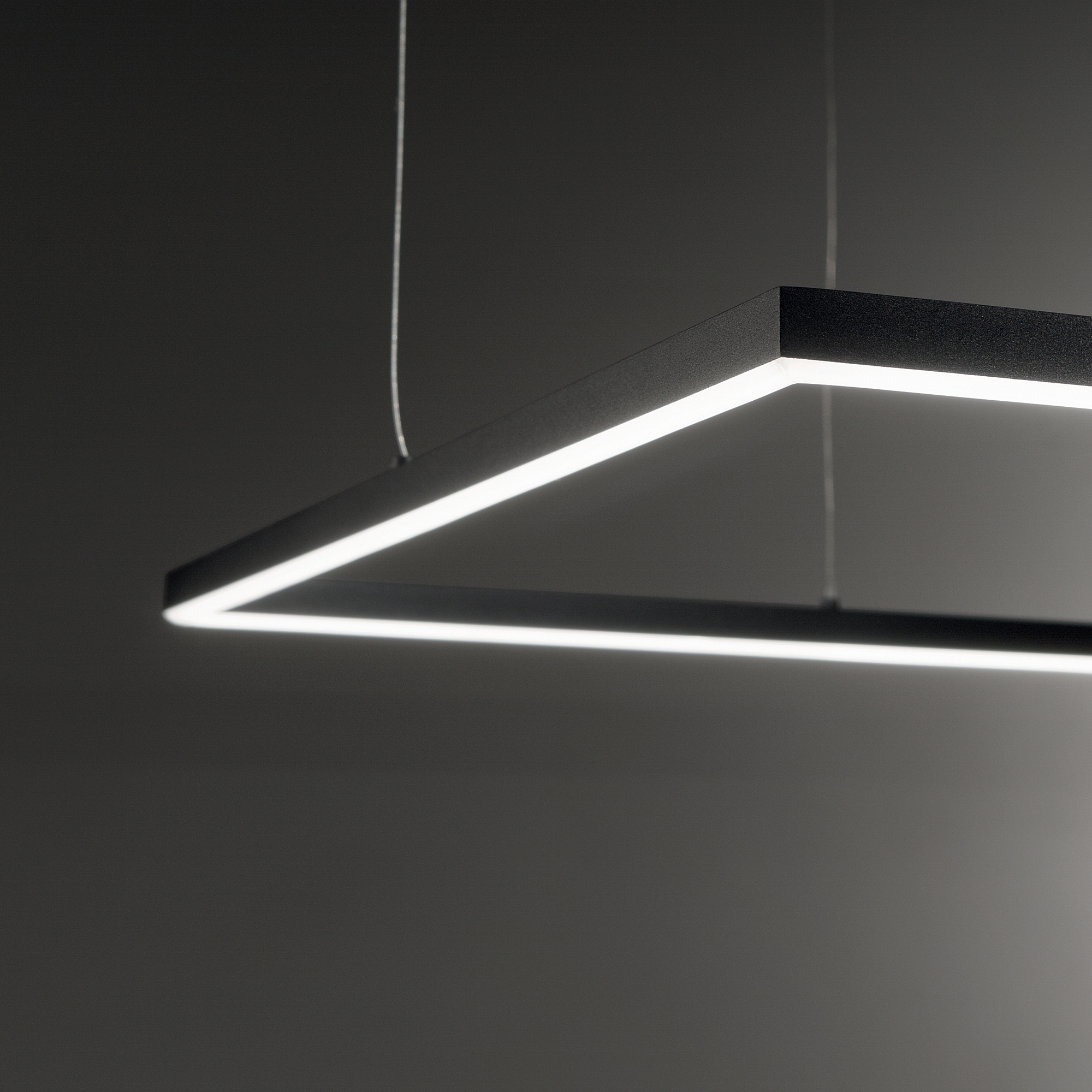 Suspension Oracle Slim LED Cadre Carré en Aluminium par Ideal Lux Suspension Oracle Slim LED Cadre Carré en Aluminium par Ideal Lux – Image 4