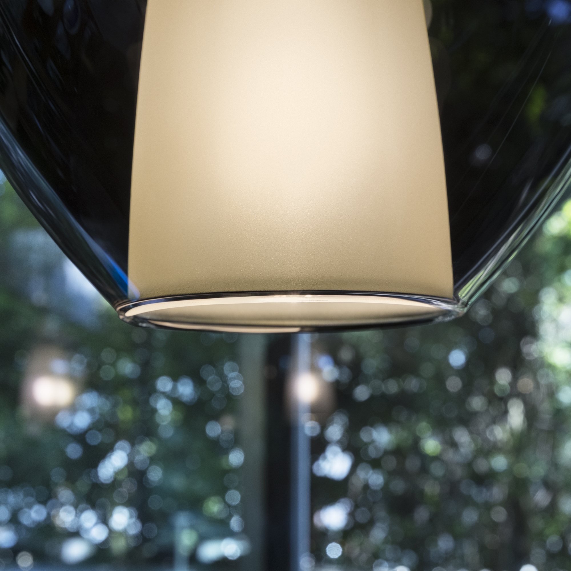 Suspension Kalique ovale en verre borosilicate double soufflé par Ideal Lux Suspension Kalique ovale en verre borosilicate double soufflé par Ideal Lux – Image 5