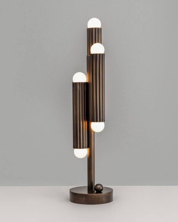 Lampe à poser Vesta au design contemporain par Schwung