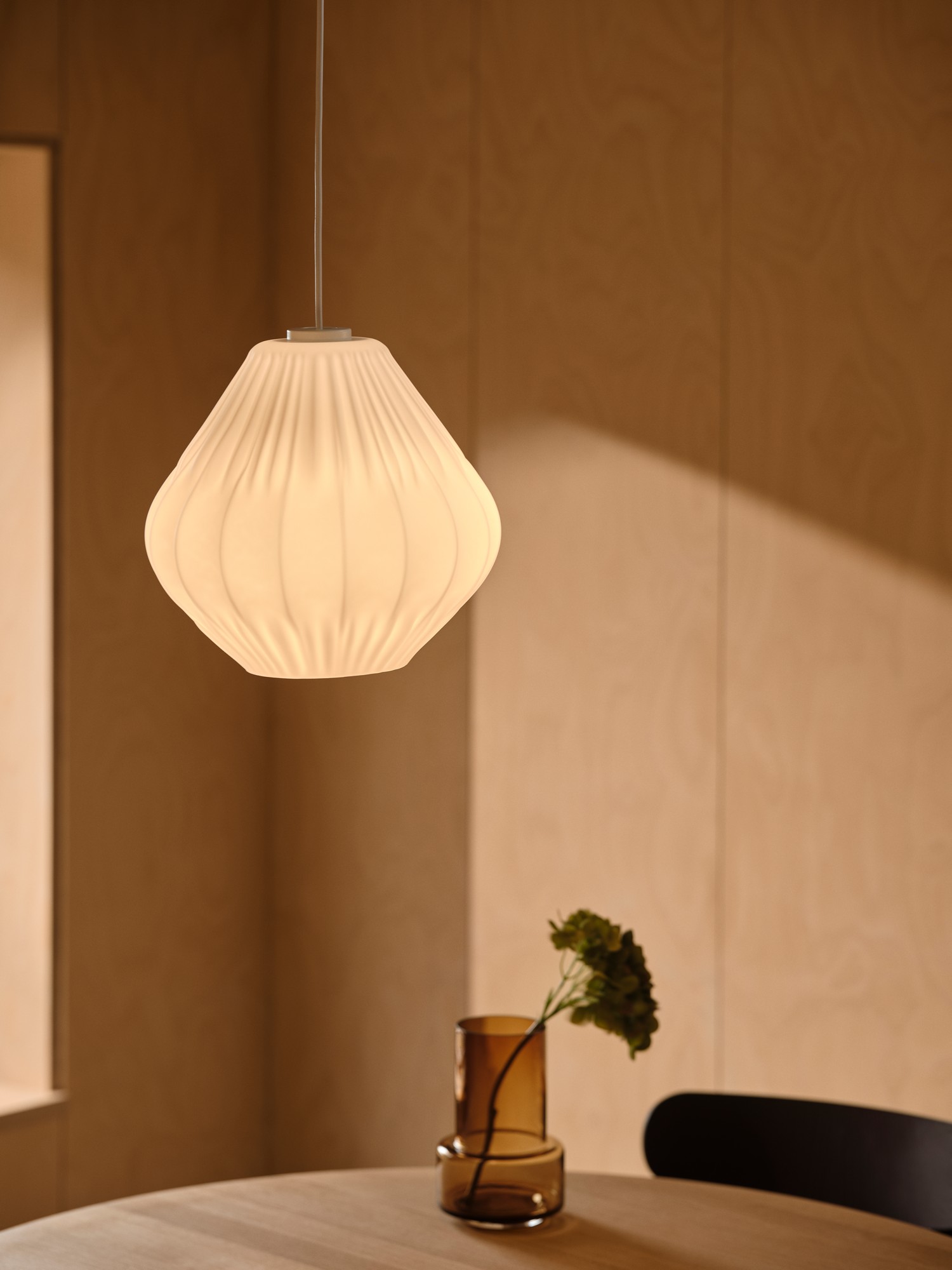 Suspension Maluca en verre opale plissé forme goutte par Nordlux Suspension Maluca en verre opale plissé forme goutte par Nordlux – Image 7