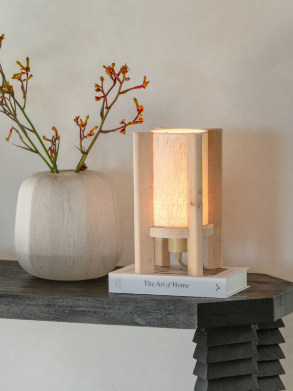 Lampe en bois : lampes à poser, lampadaires et luminaires Petite lampe à poser en bois d'aulne massif, design hollandais éco-responsable.