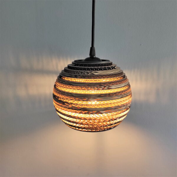 Lampe papier et carton : suspensions et luminaires Suspension ronde Bubbles en carton recyclé brun de SOOA Design.