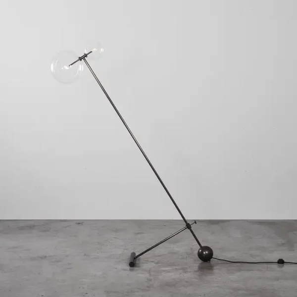 Lampadaire Zosia avec 2 globes en verre soufflé par Schwung – vue 2