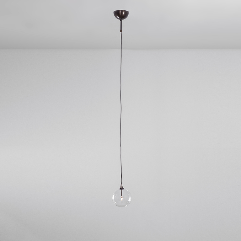 Suspension Glass Globe Clear minimaliste en verre transparent par Schwung