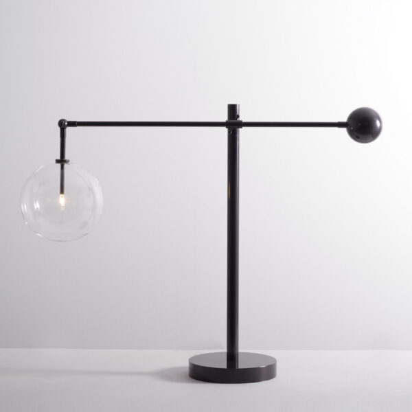 Lampe à poser Milan articulé avec 1 globe en verre par Schwung – vue 2