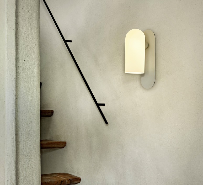 Applique murale Odyssey Vik à diffuseur arrondi et plaque ovale par Schwung Applique murale Odyssey Vik à diffuseur arrondi et plaque ovale par Schwung – Image 6