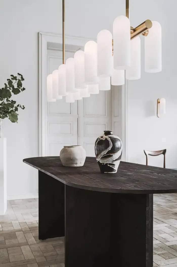 Suspension Odyssey linéaire à colonnes lumineuses en verre opale par Schwung Suspension Odyssey linéaire à colonnes lumineuses en verre opale par Schwung – Image 12