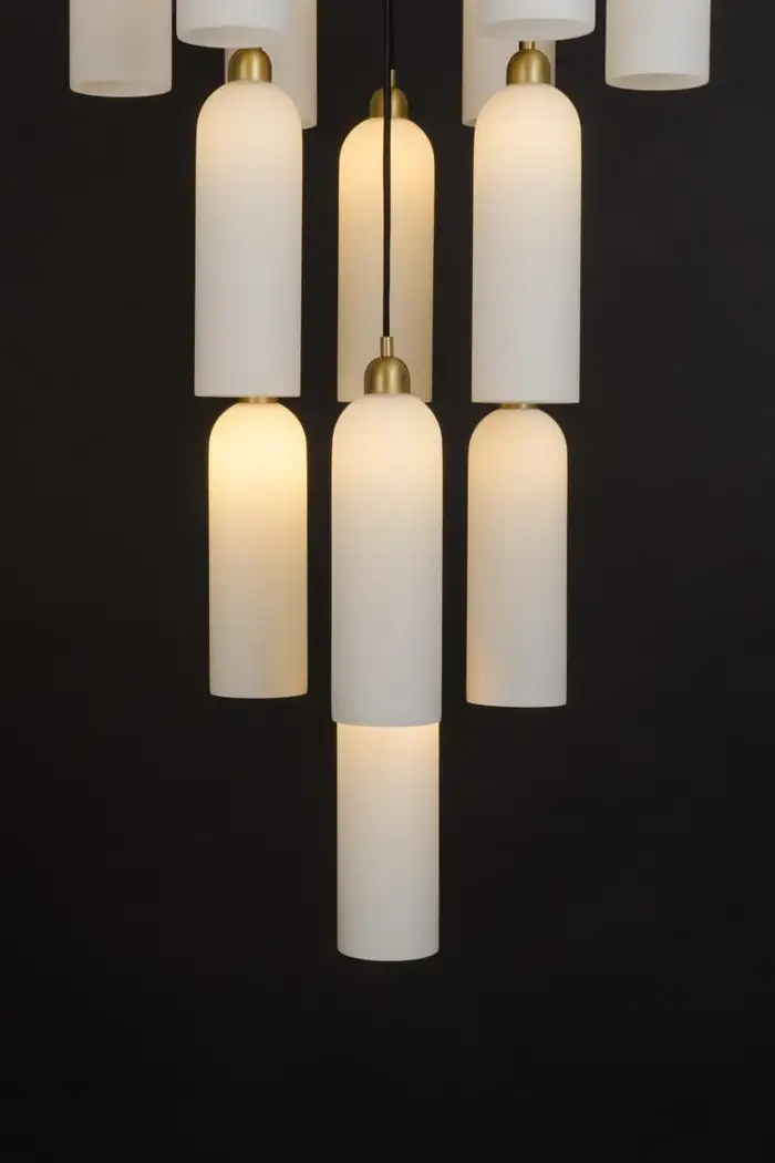 Suspension Odyssey Cluster à diffuseurs en verre opale par Schwung Suspension Odyssey Cluster à diffuseurs en verre opale par Schwung – Image 6