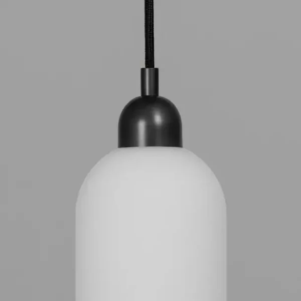 Suspension Odyssey Single minimaliste en verre opale par Schwung – vue 2