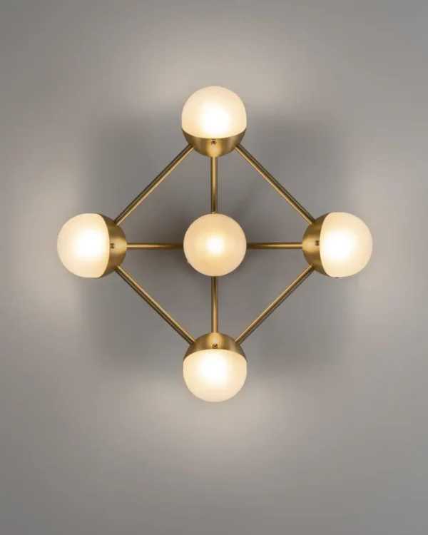 Applique murale Molecule 5 à structure carrée et globes en verre par Schwung – vue 2