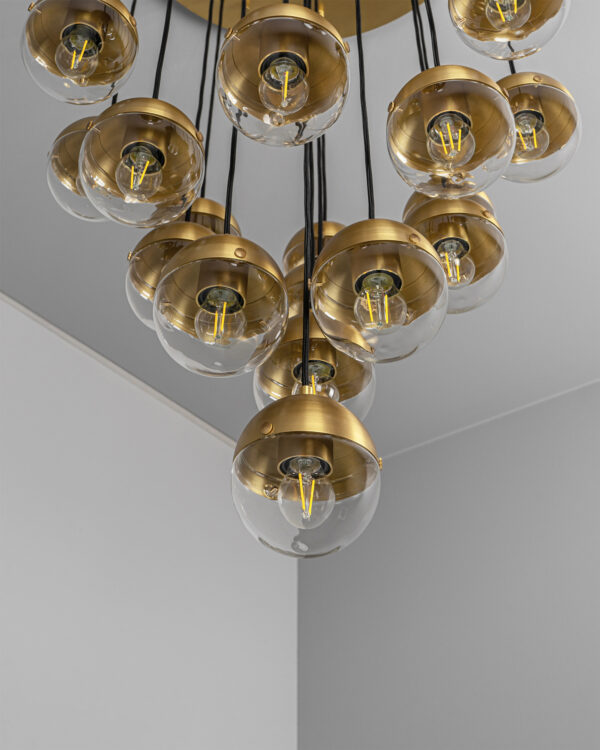 Suspension Molecule Cluster 19 en cascade de globes bicolores par Schwung – vue 2