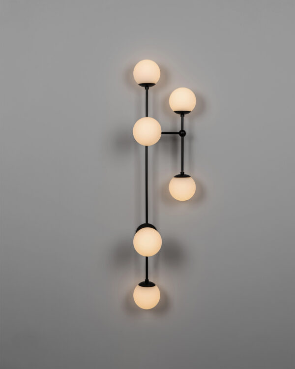 Applique murale Armstrong 6 à structure verticale et globes en verre par Schwung – vue 2